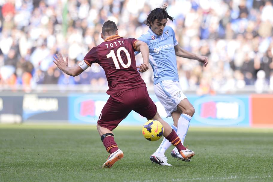 Francesco Totti  l&#39;osservato speciale da parte dei difensori della Lazio. LaPresse